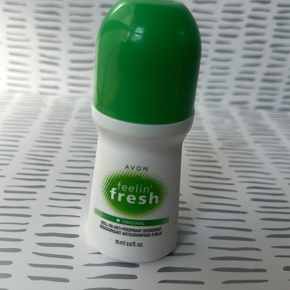 Avon deodorants 3 roll-ons. Veilment, Feeling Fresh, and Cool confidence. - Picture 5 of 8